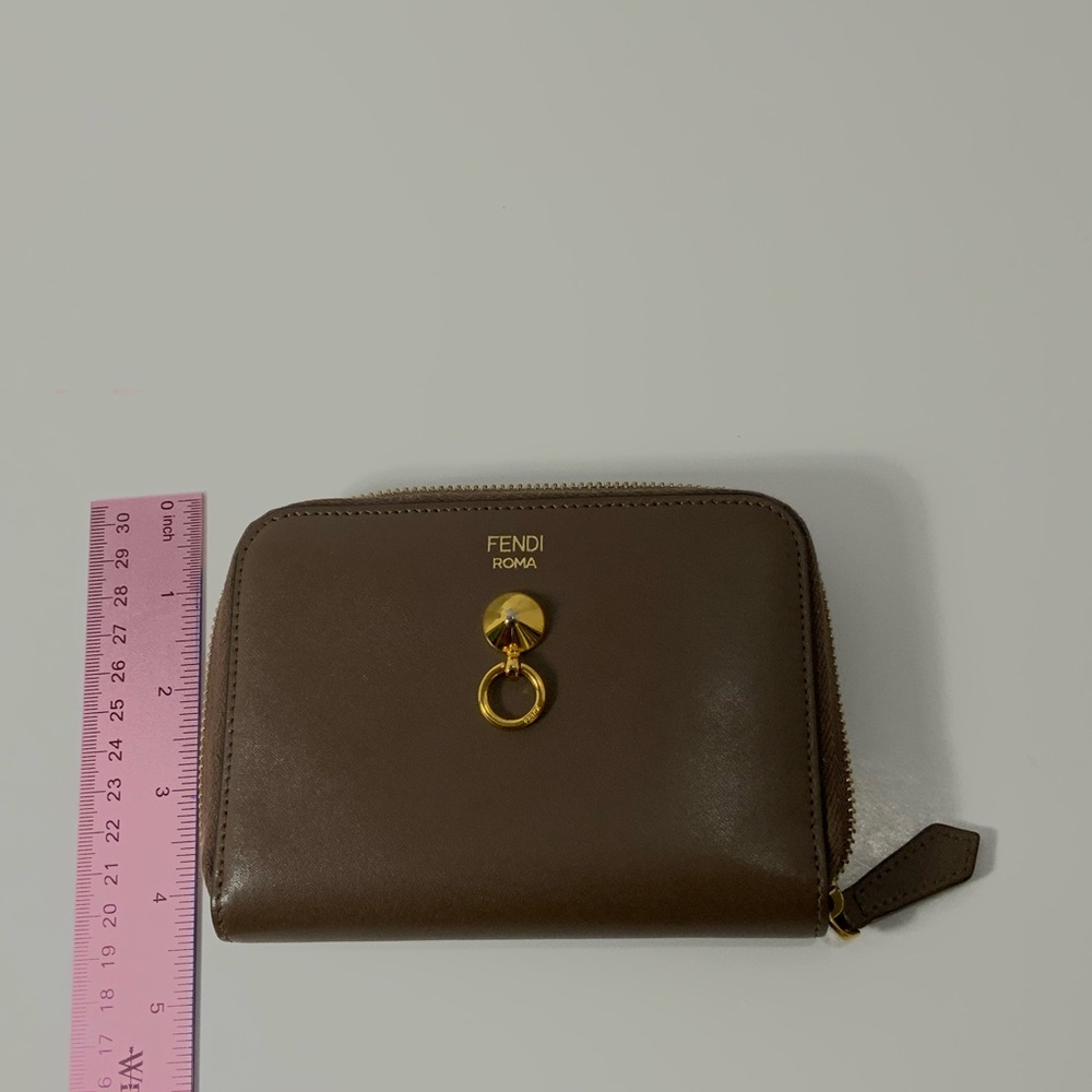 FENDI Bifold Wallet Visor
Way Leather Brown Women's
8M0401-6GM - Picture 4 of 16